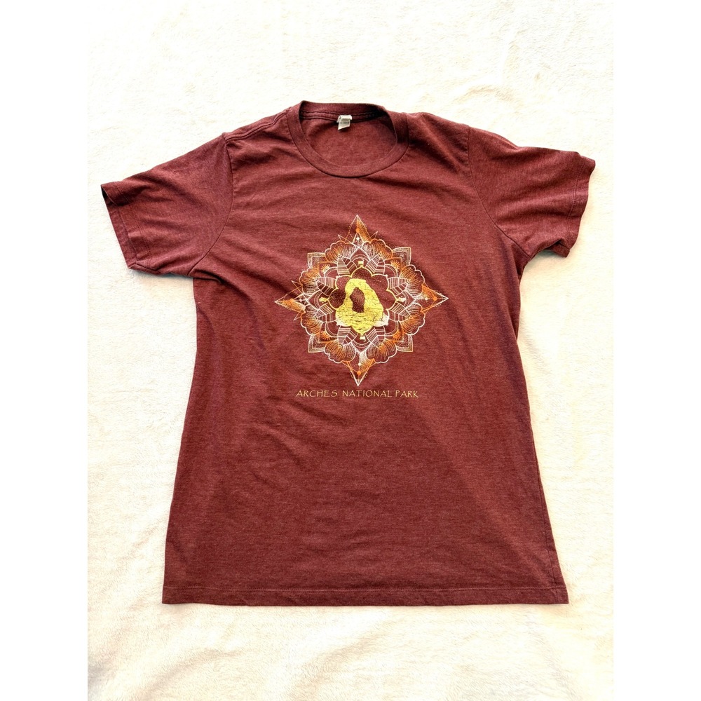 Arches National Park Graphic T-Shirt Maroon Mandala‎ Geometric Tee Women Medium